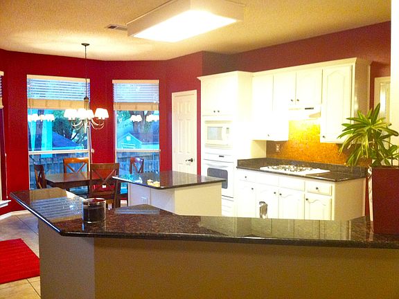 3rd image of 1803 Sandalwood Ln