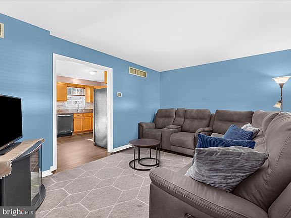 3rd image of 113 Cedarwood Dr