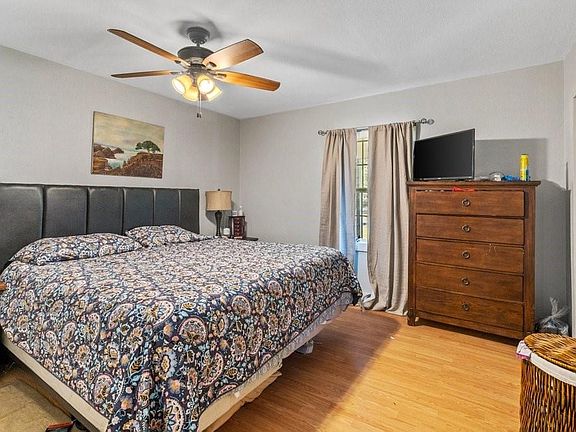 4th image of 2208 Linda Dr