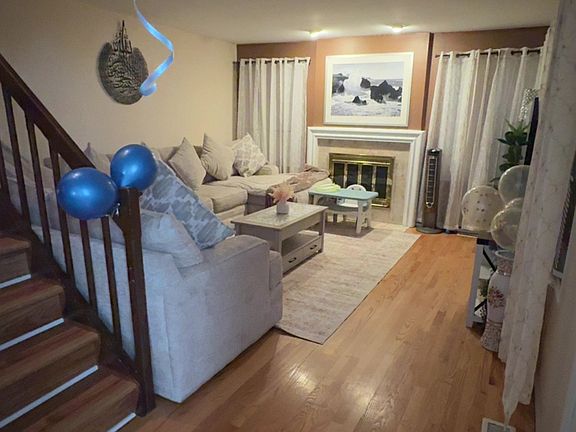 5th image of 897 Colony Lake Dr