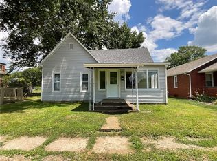 205 S 3rd St, Altamont, IL 62411