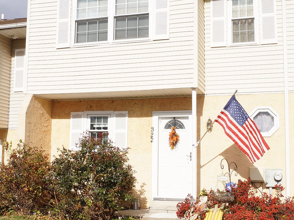 1st image of 322 Carlyn Ct