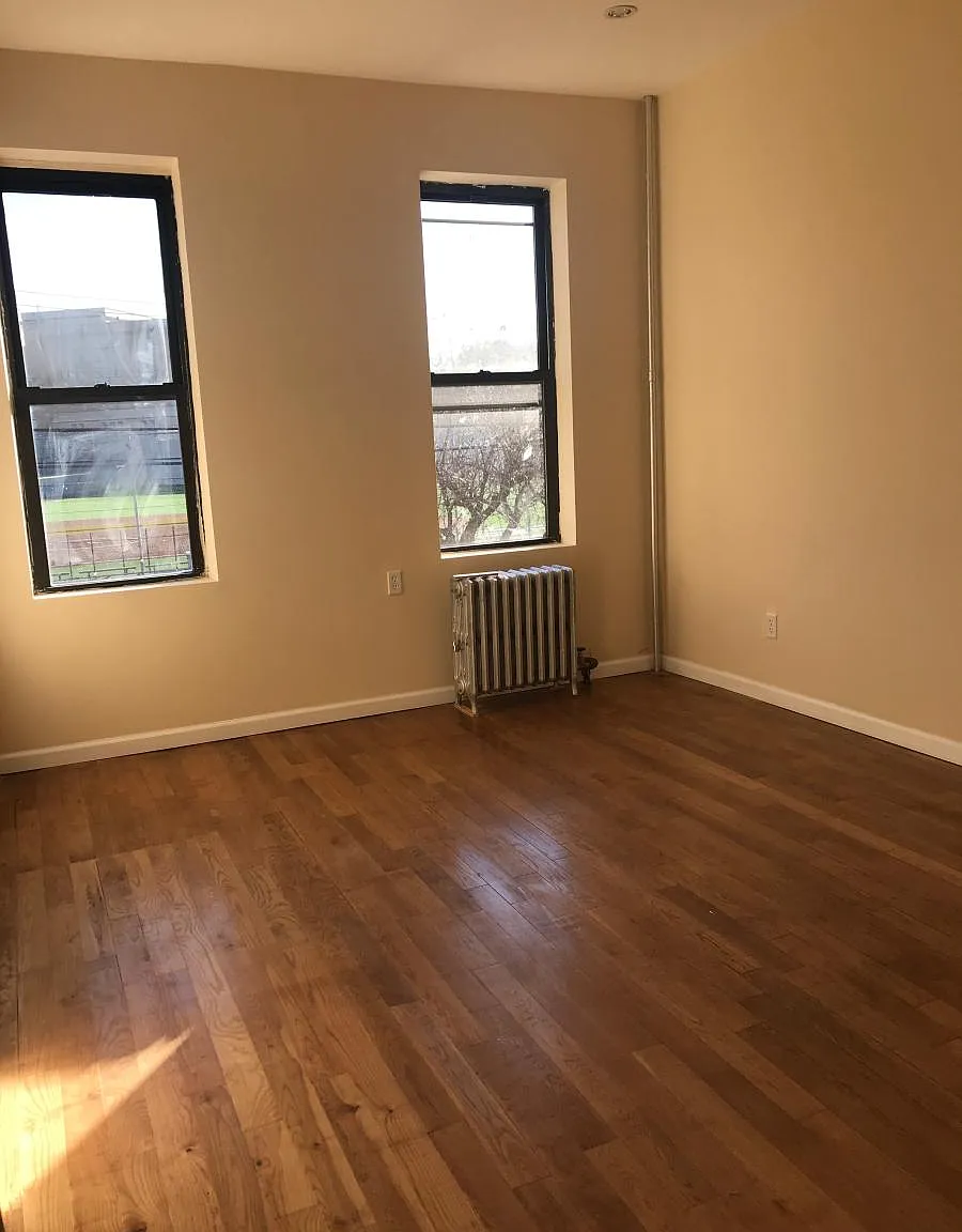 4 bed, 1000 sqft, $3,950 — Photo 2
