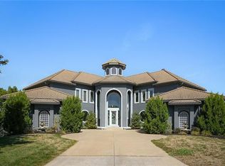 720 NE Seabrook Cir, Lees Summit, MO 64064