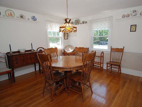 04 Large Open Dining Room