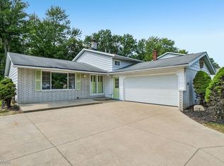 5594 Dorothy Dr, North Olmsted, OH 44070