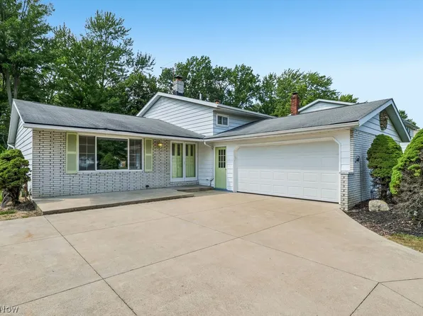5594 Dorothy Dr, North Olmsted, OH 44070
