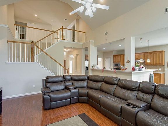 4th image of 15709 Belfin Dr