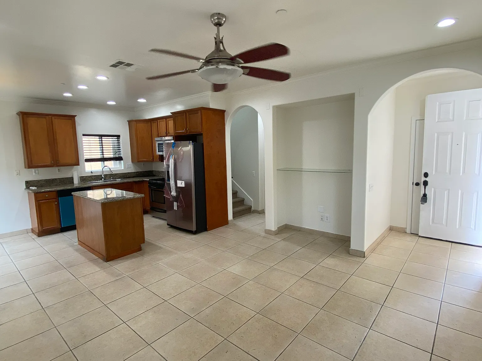 4 bed, 2.5 bath, 1600 sqft, $3,800 — Photo 4