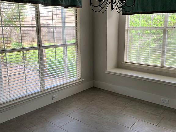 5th image of 2074 Cameo Dr