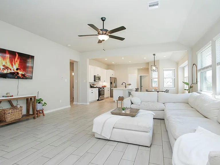 320 Rise Ln — Photo 8