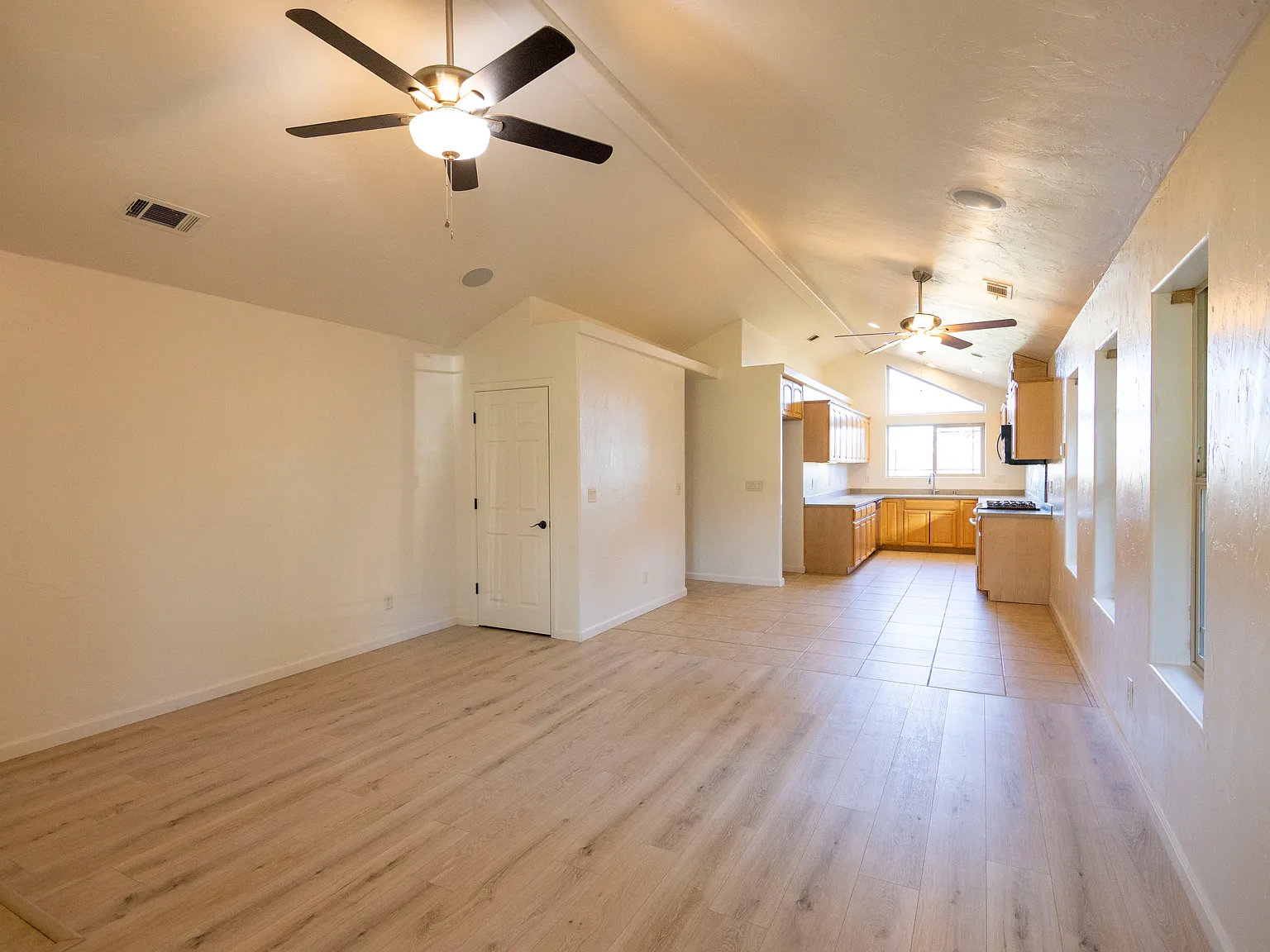 3 bed, 1445 sqft, $2,100 — Photo 4