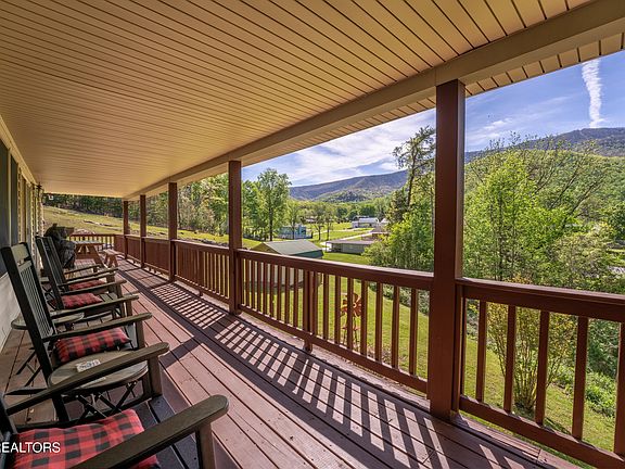 2nd image of 3375 Spring View Dr