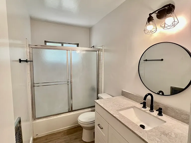 726 N Alfred St — Photo 8