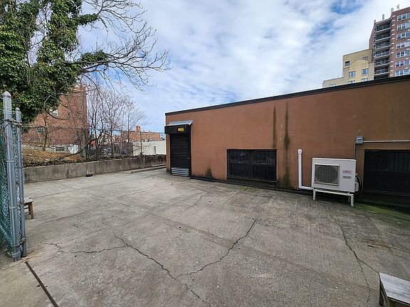 3rd image of 8741 165th St