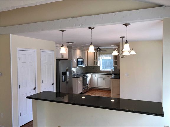 5th image of 7 Pebble Hill Ct