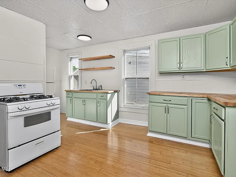138 Davis Ave #2 — Photo 5