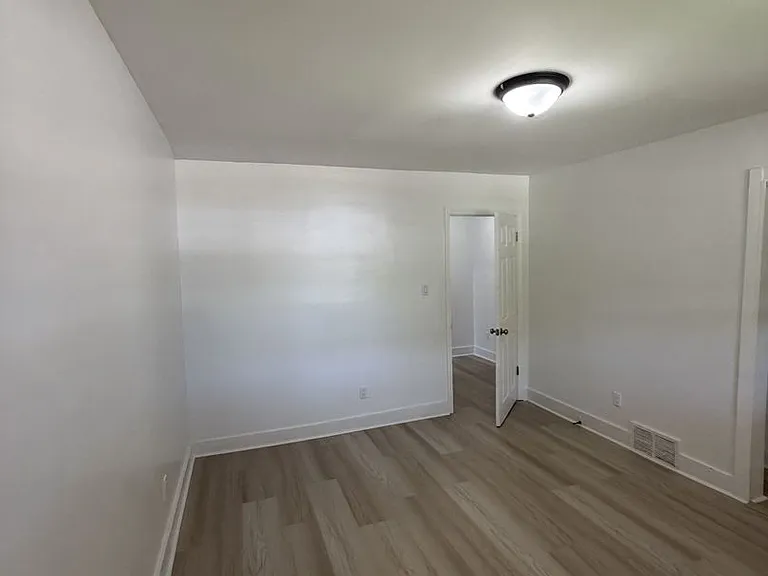 3482 Lamphier Ave — Photo 4