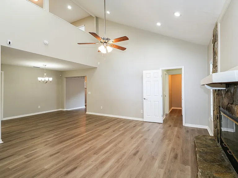 8105 N Fremont Ave — Photo 5