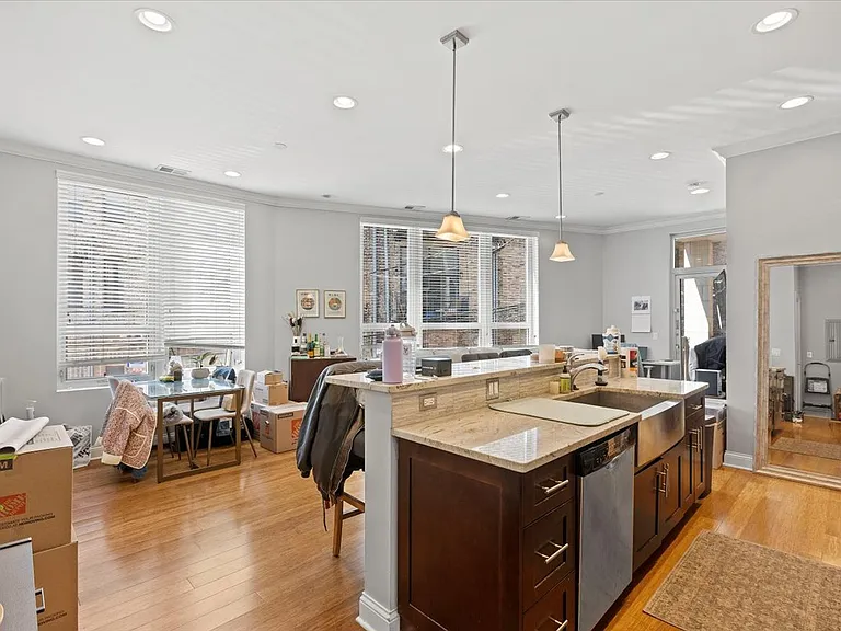 951 W Huron St #204 — Photo 4