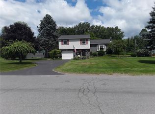6380 Harvest Dr, Sodus, NY 14551