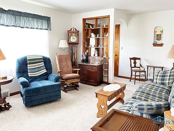 5th image of 441 Colonial Dr