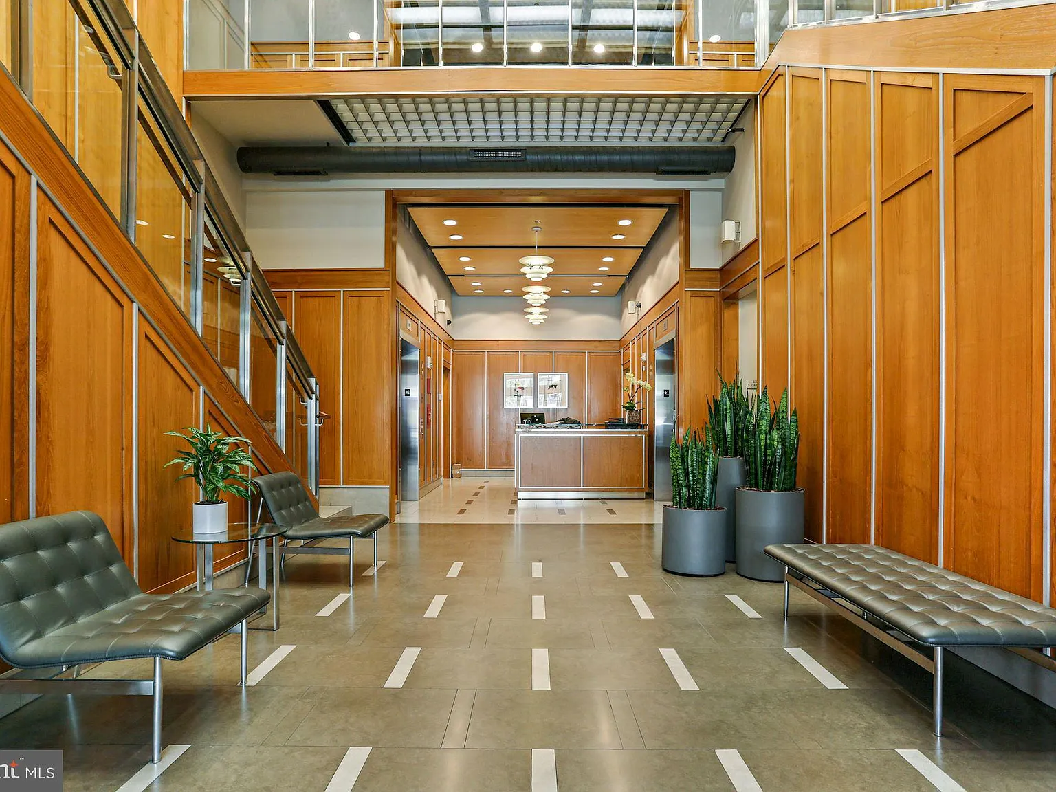 Central — Photo 2