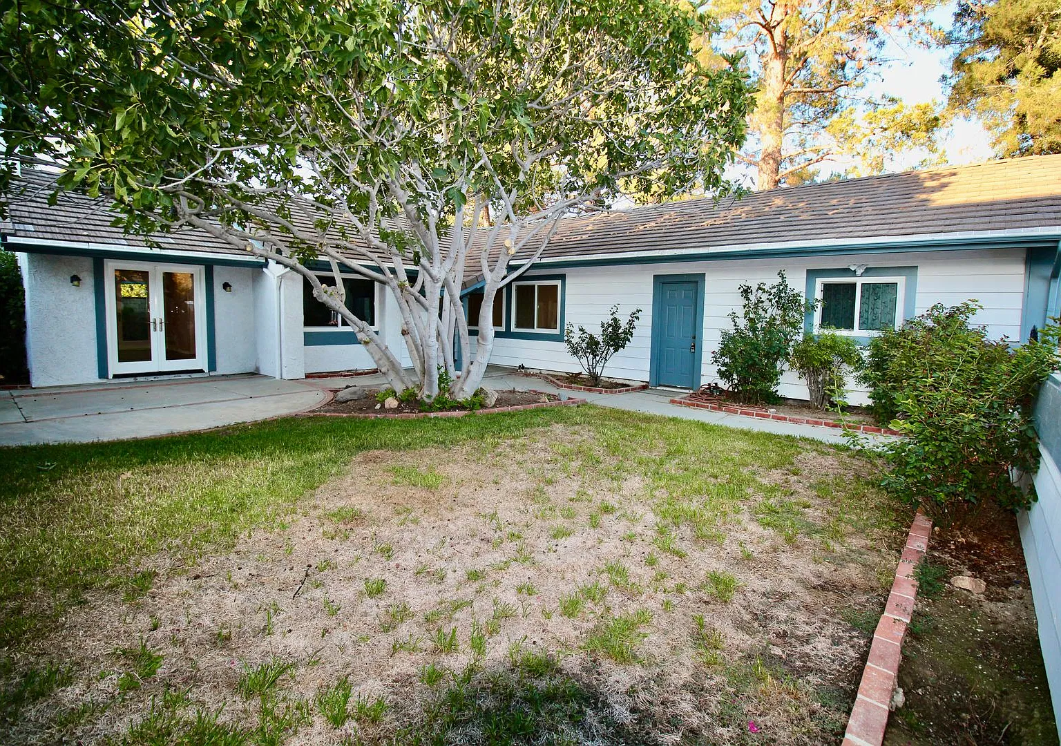 Spacious 3 Bedroom Home in Ideal Area — Photo 3