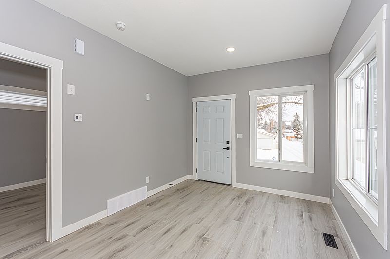 Edmonton Apartment for rent - 3 Bedrooms — photo 4
