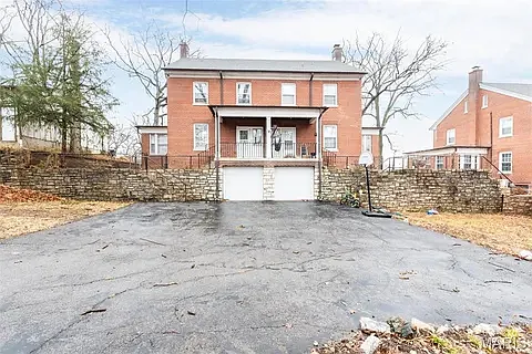 205 Grover Rd — Photo 2