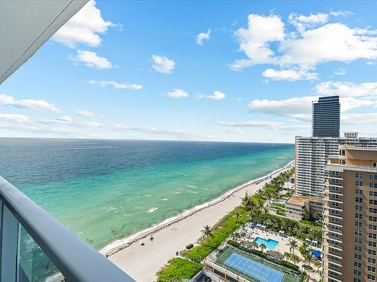 1890 S Ocean Dr #Penthouse 4 — Photo 2