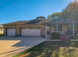 6712 Becker Dr, Virden, IL 62690