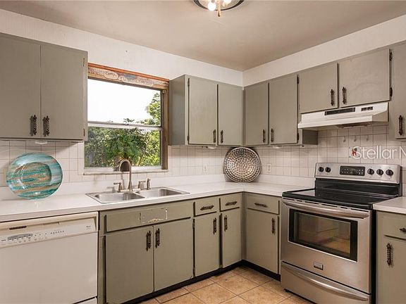 5th image of 1585 Huntington Ln