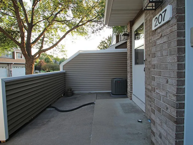 207 Primrose Ct — Photo 8