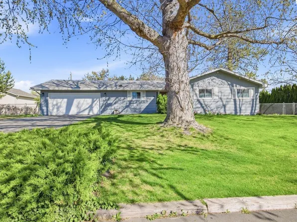 716 W 12th St, Benton City, WA 99320