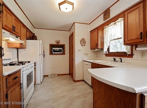 3rd image of 6616 176th St