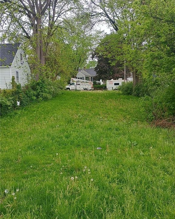2nd image of 3858 Merrimac Ave