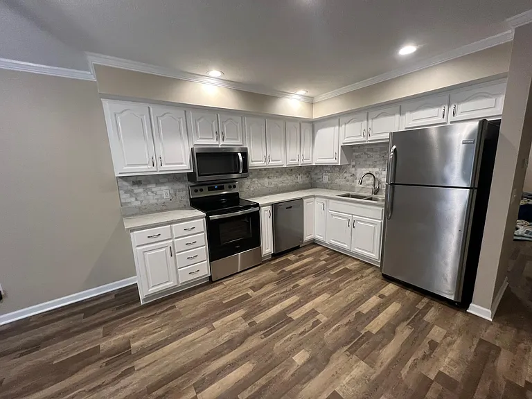 638 Eugene Ct — Photo 6