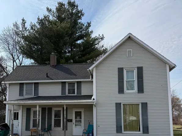 34 N Hickory St, Farmington, IL 61531