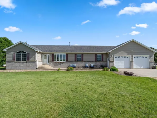 2073 110th St, Edgewood, IA 52042