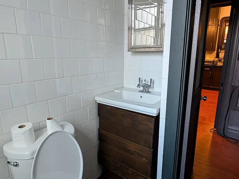 826 S Burlington Ave #G1 — Photo 5