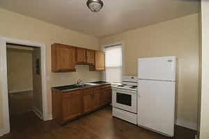 25-27 W Court St #29