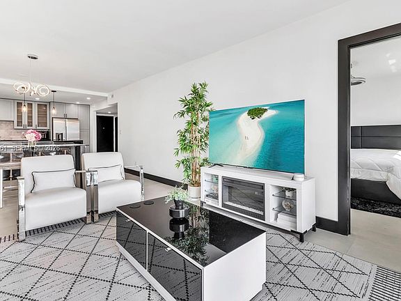 4th image of 19380 Collins Ave APT 1212
