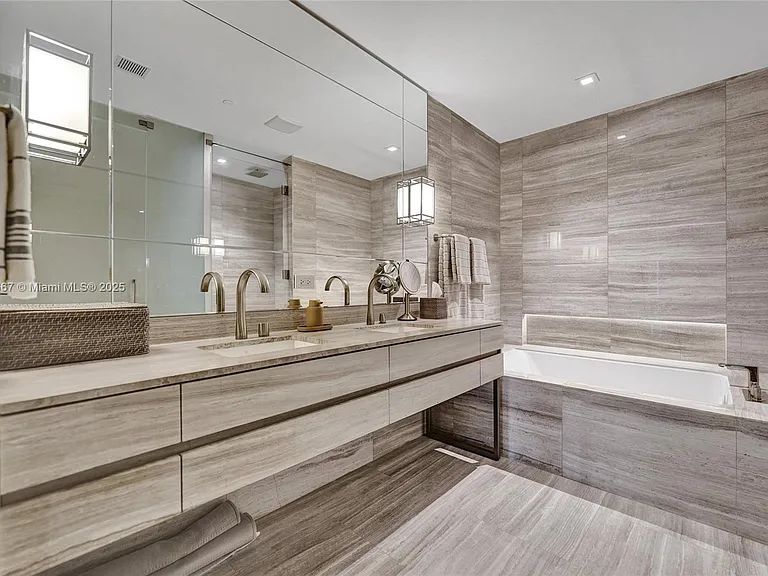 18975 SE Collins Ave #3504 — Photo 25