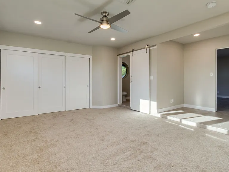554 W 19th St — Photo 37