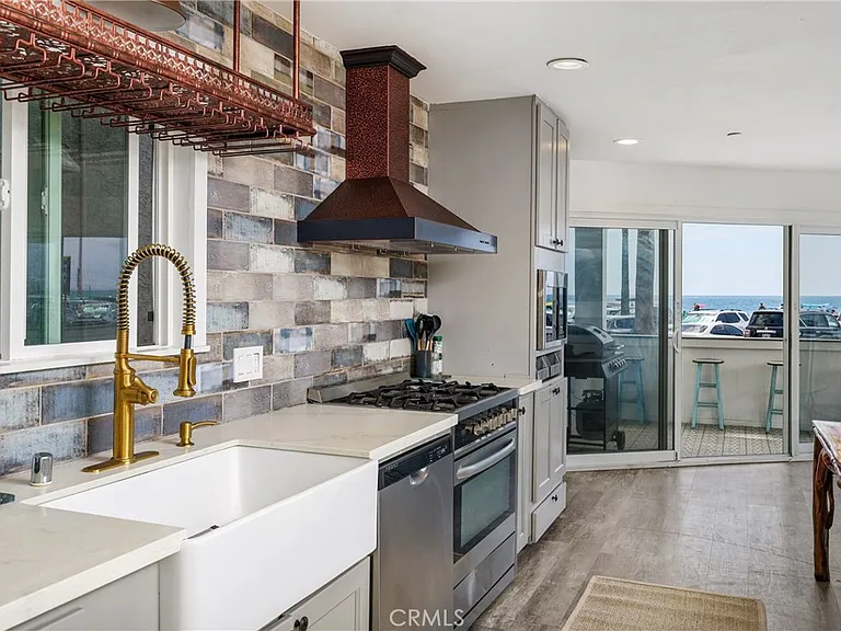 2214 W Oceanfront #A — Photo 5