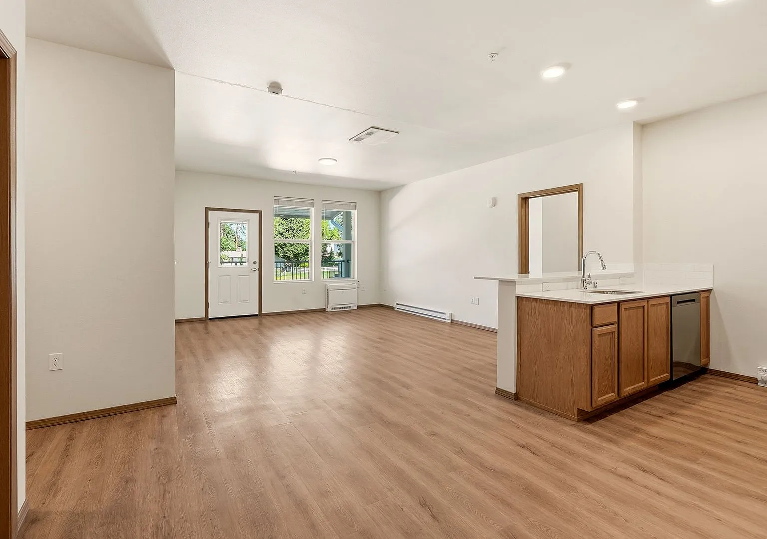 Canter Court — Photo 2