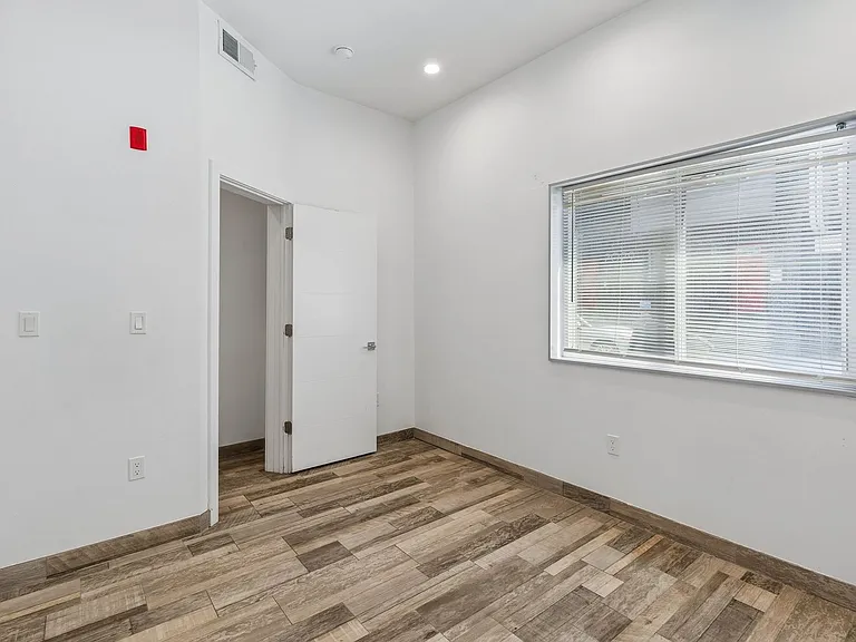 2028 E Fletcher St — Photo 14