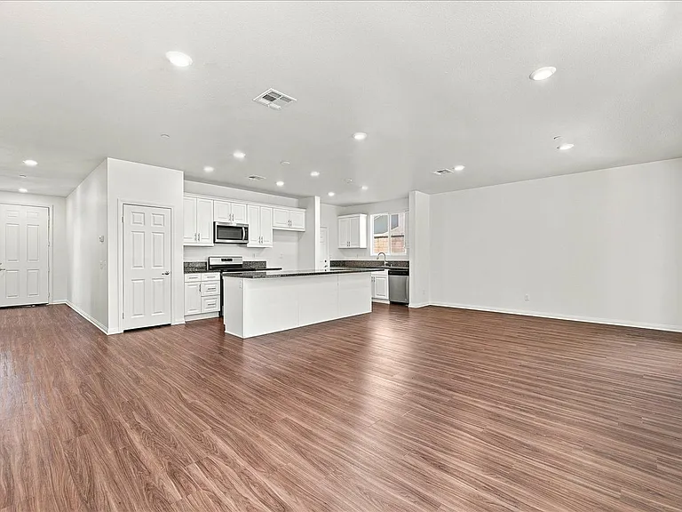 5577 Bella Way — Photo 13