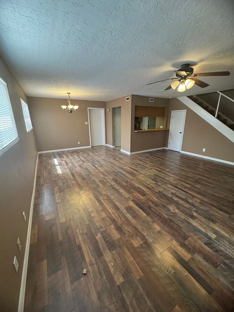 2nd story 2 bedroom, 1 bath condo with central heat and air and one car garage. — Photo 2